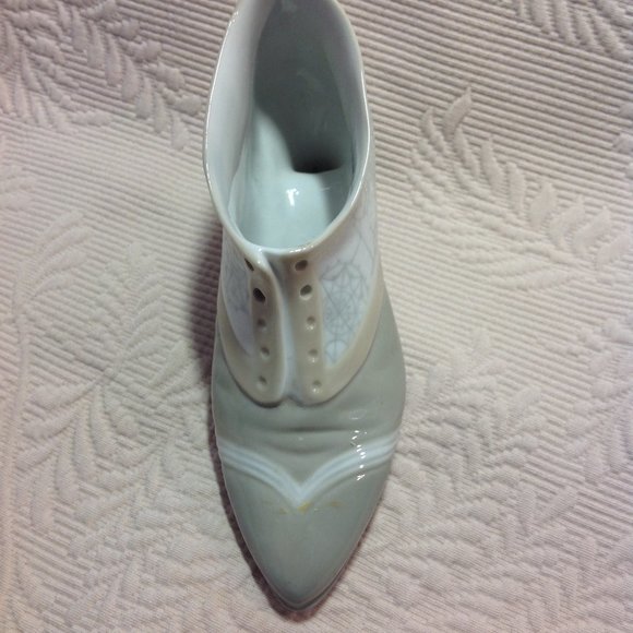 Lladro Figurine of Victorian Lace-up Shoe Active - Picture 6 of 14